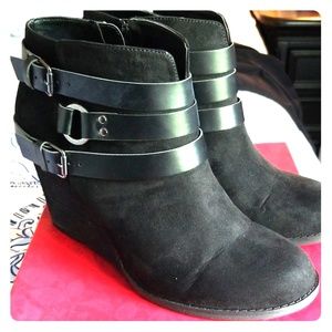 Carlos by Carlos Santana wedge bootie